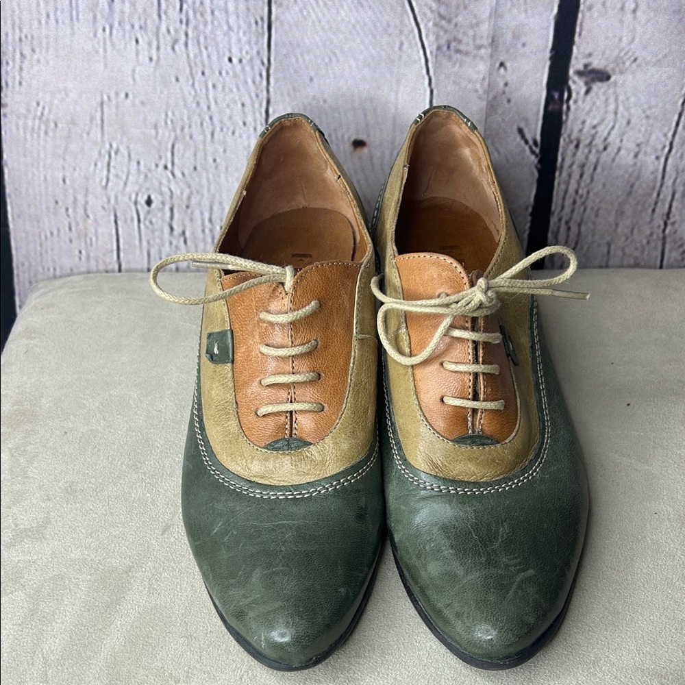Two-Tone Green and Tan Lace-Up Women’s Heels